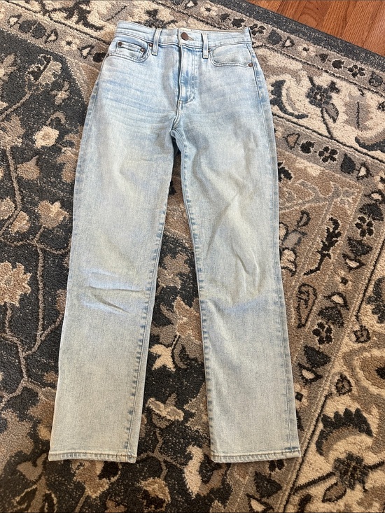 Alice + Olivia Denim - Alice + Olivia Light Blue Straight-Leg Jeans size 24 “You Look Stunning!”